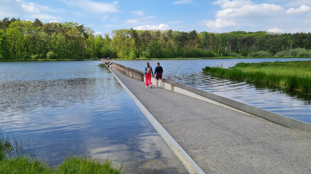 wandelen/fietsen door het water Bokrijk